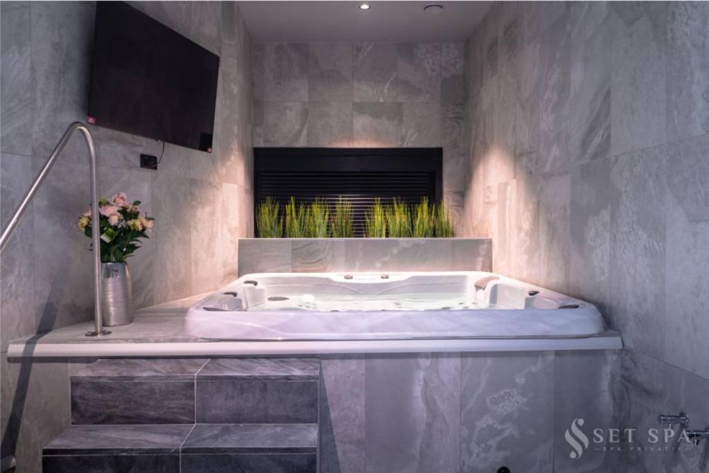 Set Spa Мускро́н Экстерьер фото